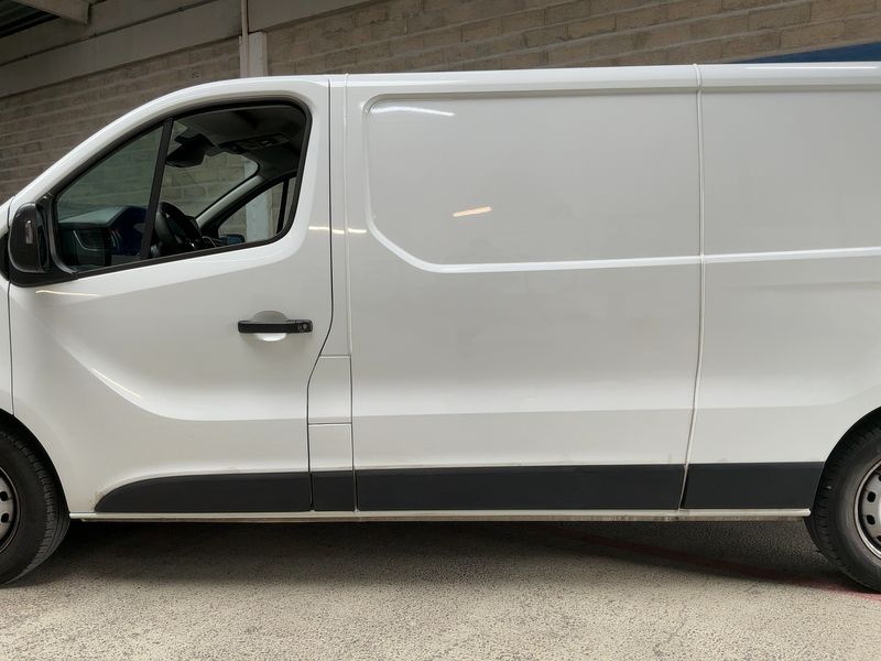 Renault Trafic 2.0 BLUE dCi L2H1 3T Confort 2023 – снимка 4