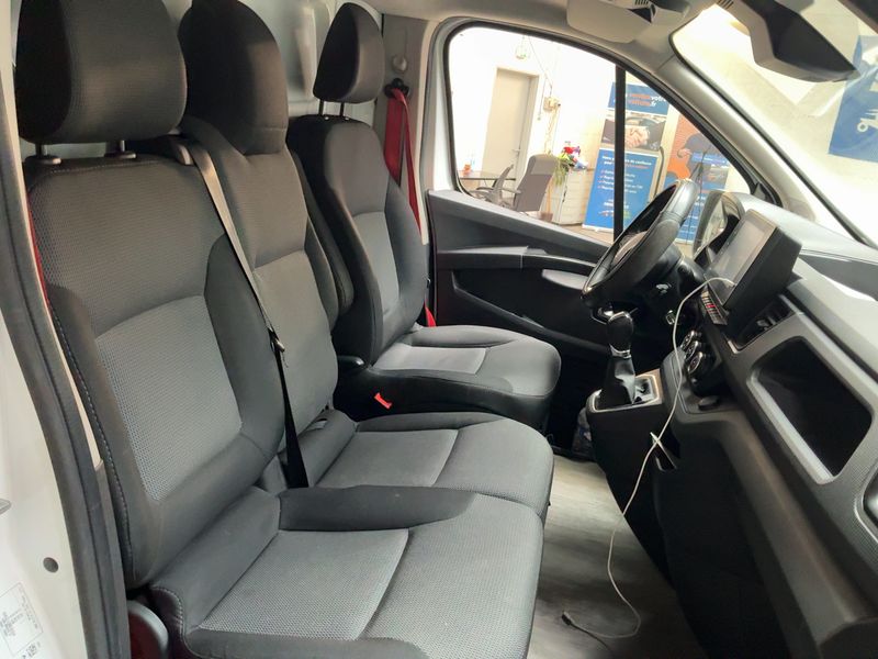 Renault Trafic 2.0 BLUE dCi L2H1 3T Confort 2023 – снимка 16