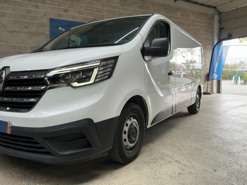 Renault Trafic 2.0 BLUE dCi L2H1 3T Confort 2023 – снимка 2