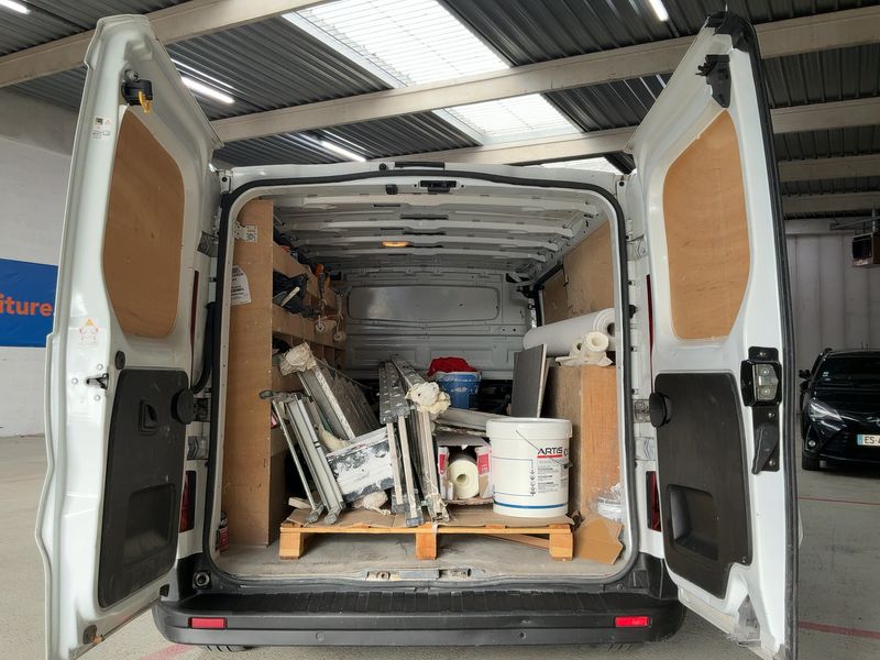 Renault Trafic 2.0 BLUE dCi L2H1 3T Confort 2023 – снимка 15
