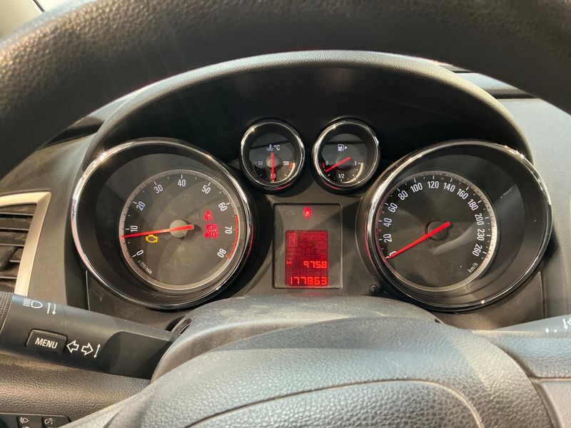 Opel Astra 1.4 Selection 2012 – снимка 4