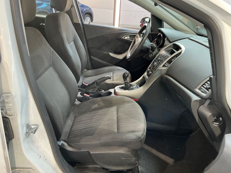 Opel Astra 1.4 Selection 2012 – снимка 3