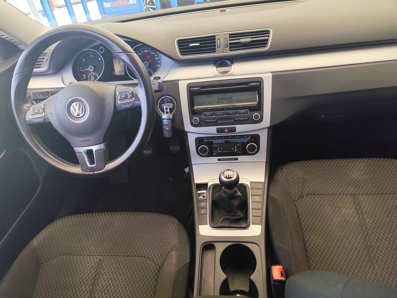 Volkswagen Passat 2.0 TDI Edition BlueMotion Tech 2011 – снимка 11