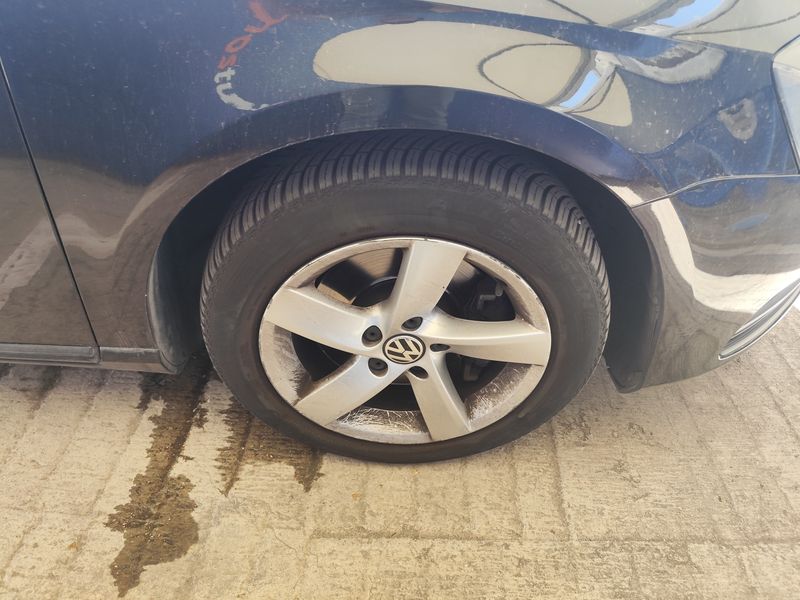 Volkswagen Passat 2.0 TDI Edition BlueMotion Tech 2011 – снимка 17