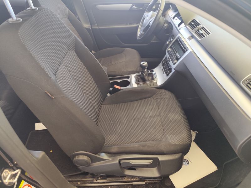 Volkswagen Passat 2.0 TDI Edition BlueMotion Tech 2011 – снимка 10