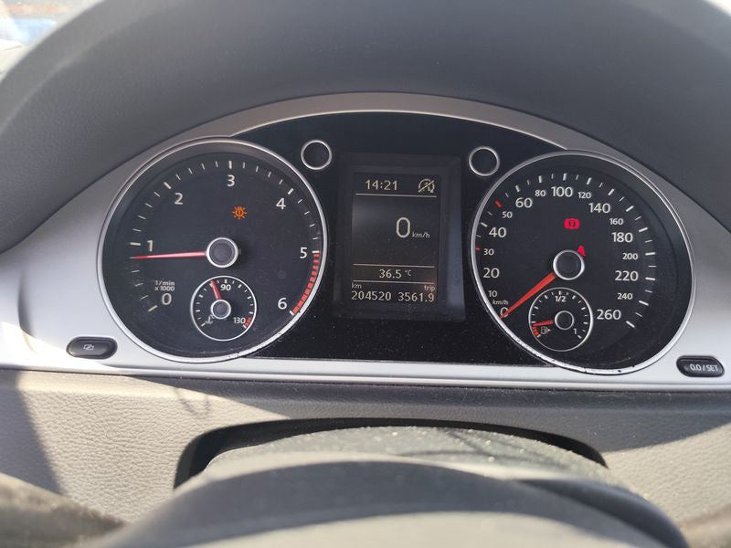 Volkswagen Passat 2.0 TDI Edition BlueMotion Tech 2011 – снимка 12