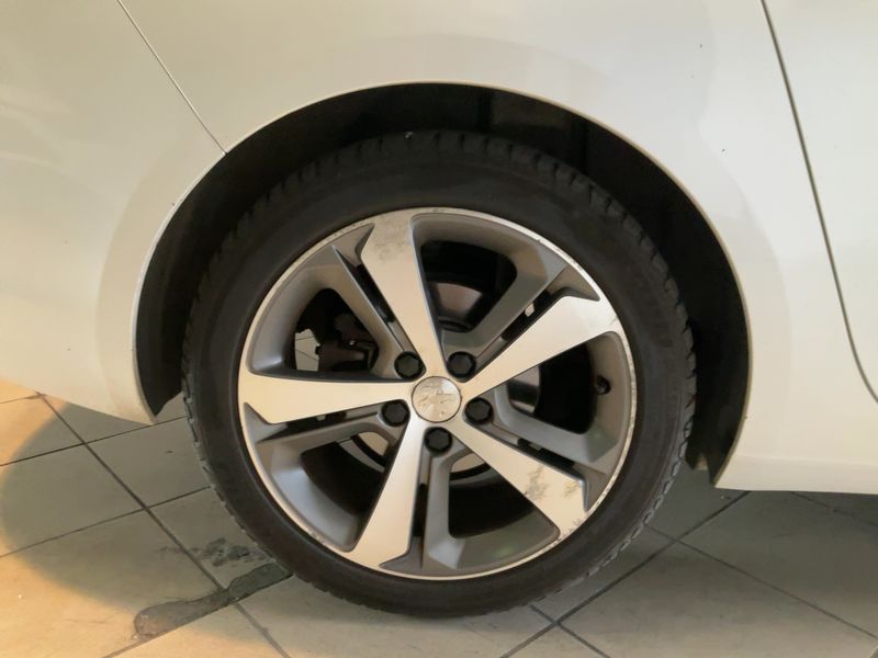 Peugeot 308 2.0 Blue-HDi Feline 2014 – снимка 9