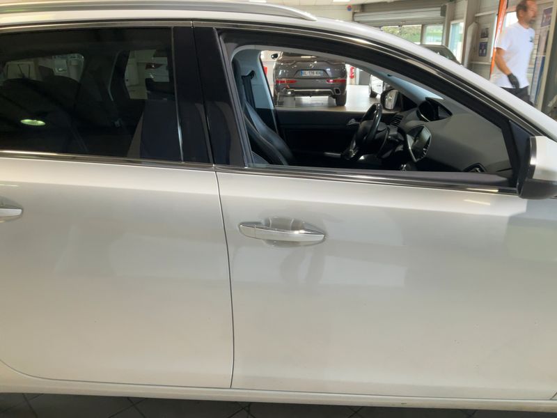 Peugeot 308 2.0 Blue-HDi Feline 2014 – снимка 10