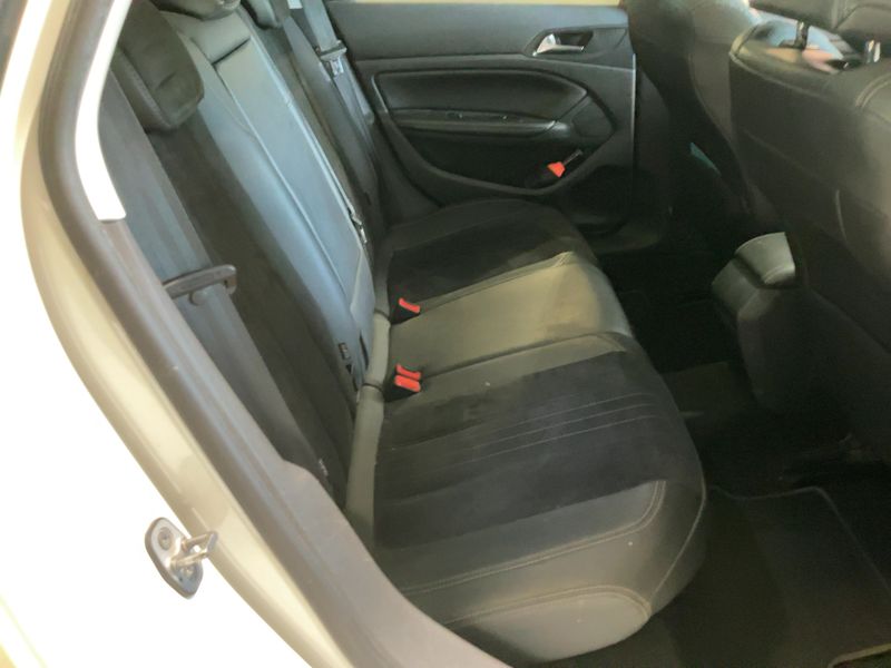 Peugeot 308 2.0 Blue-HDi Feline 2014 – снимка 19