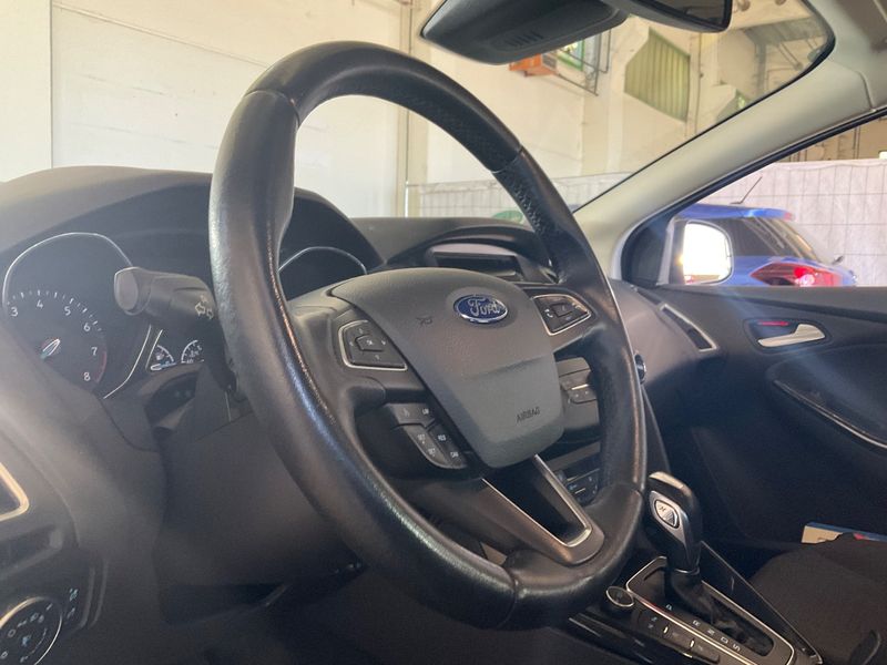 Ford Focus 1.0 EcoBoost Titanium 2016 – снимка 31