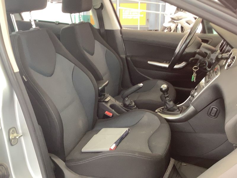 Peugeot 308 1.6 HDi Envy 2013 – снимка 16
