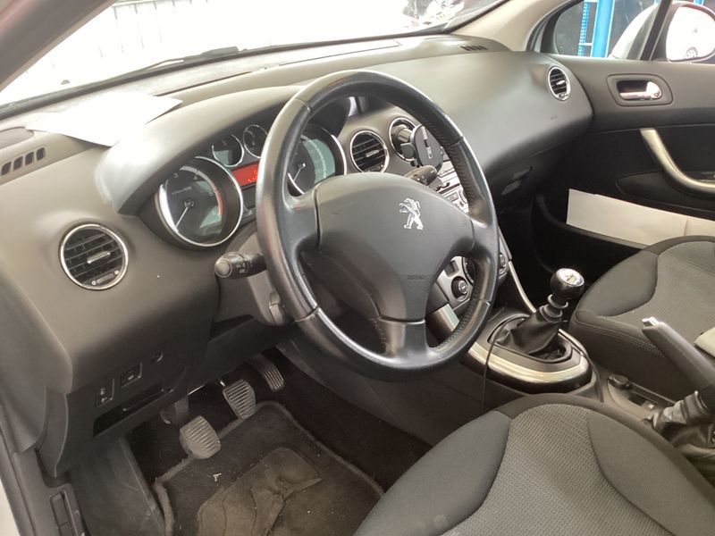 Peugeot 308 1.6 HDi Envy 2013 – снимка 29