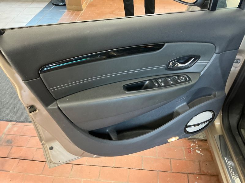 Renault Grand Scenic 1.2 TCe Energy BOSE Edition 2016 – снимка 24