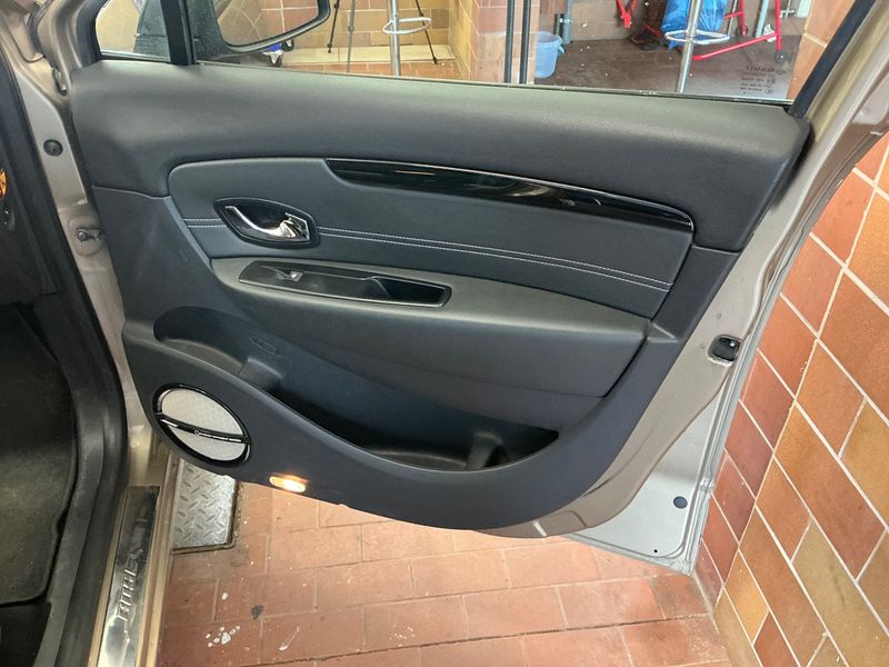 Renault Grand Scenic 1.2 TCe Energy BOSE Edition 2016 – снимка 25