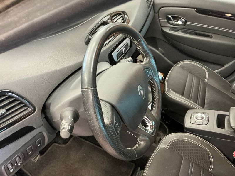 Renault Grand Scenic 1.2 TCe Energy BOSE Edition 2016 – снимка 27