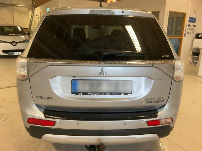 Mitsubishi Outlander 2.0 PHEV PHEV Basis 4WD 2015 – снимка 7
