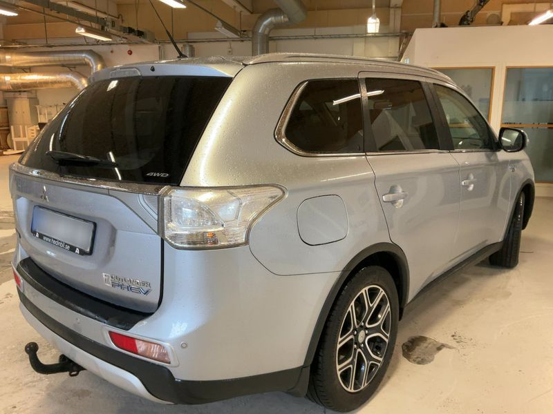 Mitsubishi Outlander 2.0 PHEV PHEV Basis 4WD 2015 – снимка 8