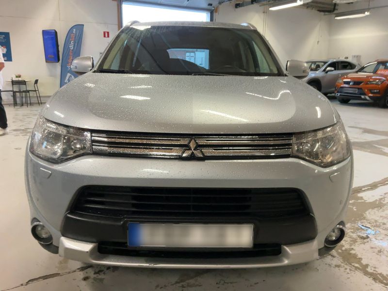 Mitsubishi Outlander 2.0 PHEV PHEV Basis 4WD 2015 – снимка 14