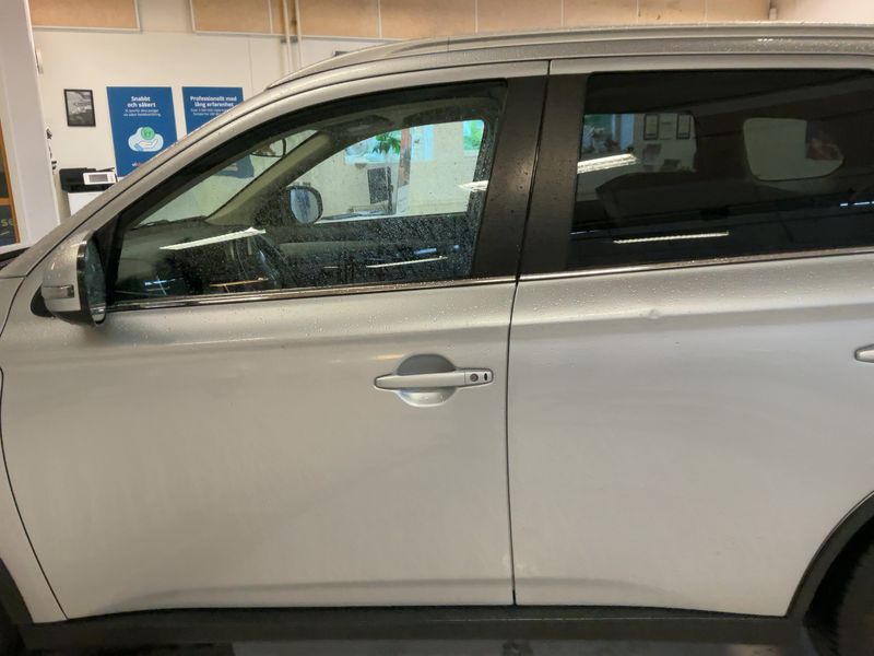 Mitsubishi Outlander 2.0 PHEV PHEV Basis 4WD 2015 – снимка 4
