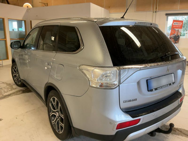 Mitsubishi Outlander 2.0 PHEV PHEV Basis 4WD 2015 – снимка 6
