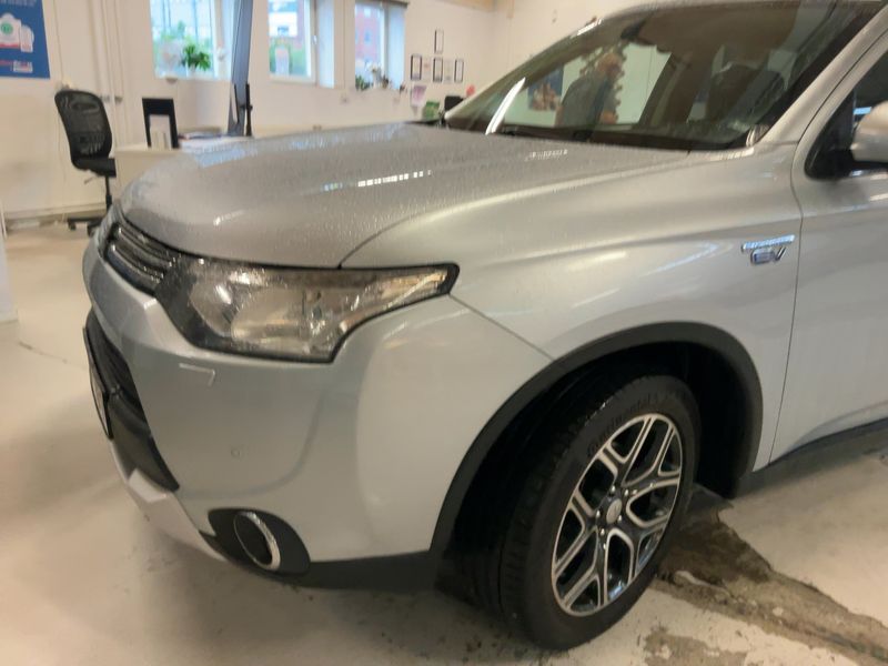 Mitsubishi Outlander 2.0 PHEV PHEV Basis 4WD 2015 – снимка 2