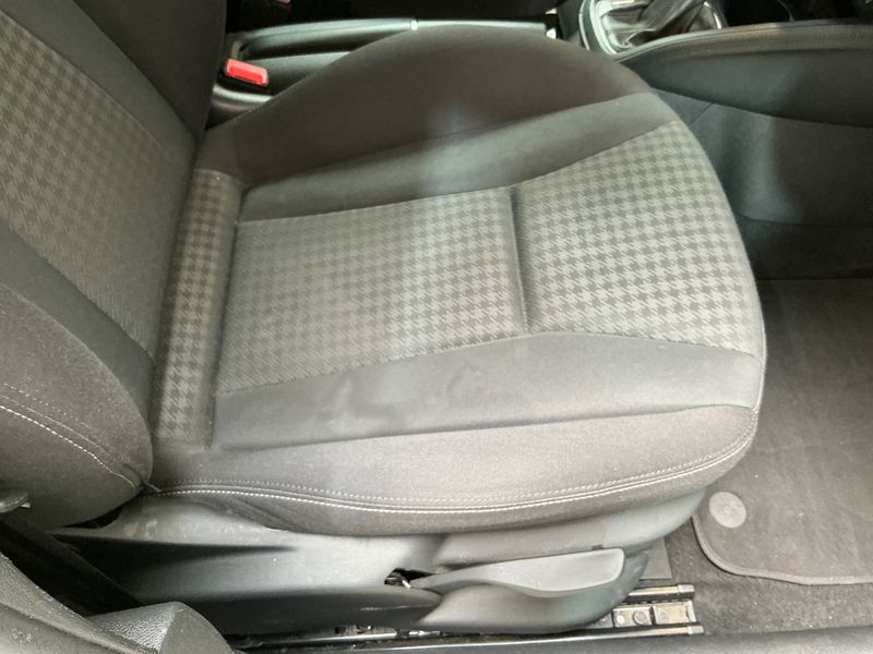 Audi A1 Sportback 1.6 TDI Ambition 2014 – снимка 23