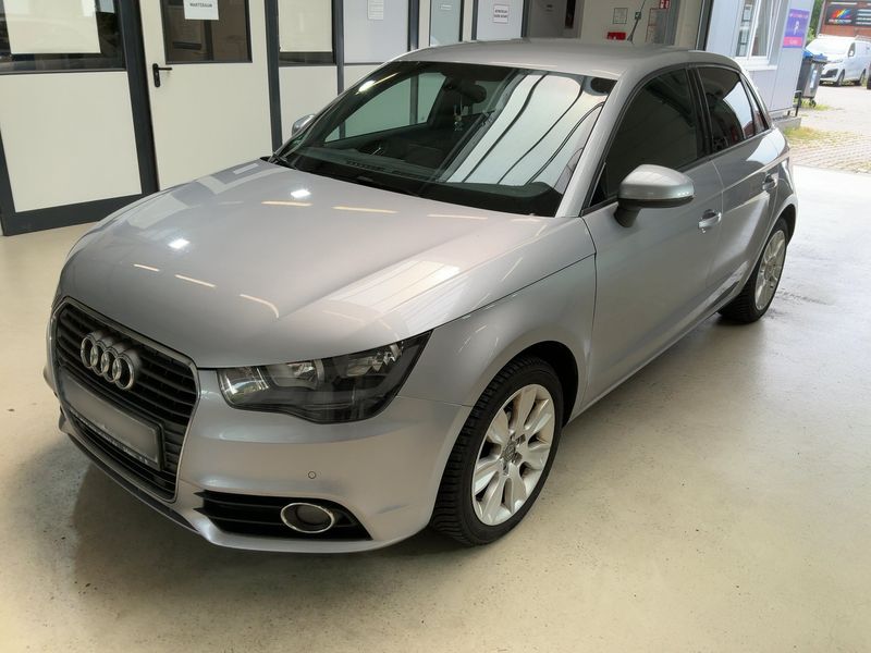 Audi A1 Sportback 1.6 TDI Ambition 2014 – снимка 1