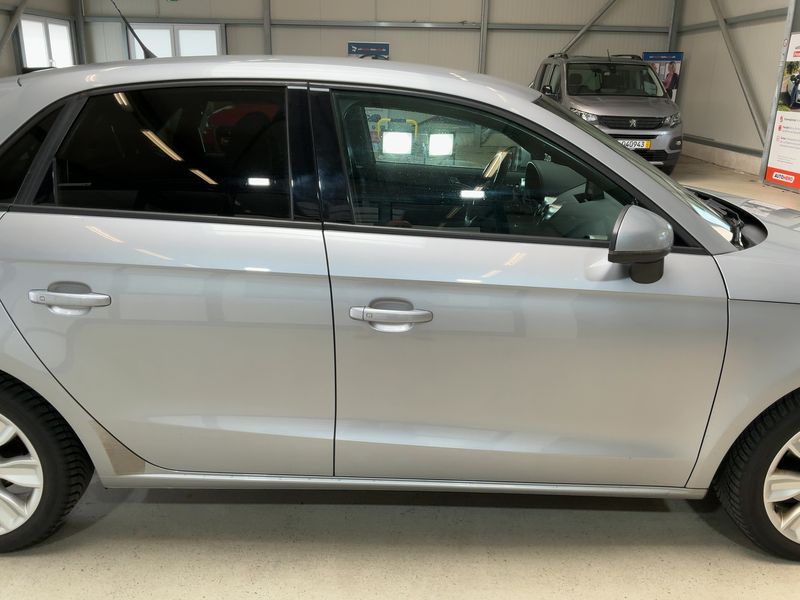 Audi A1 Sportback 1.6 TDI Ambition 2014 – снимка 10