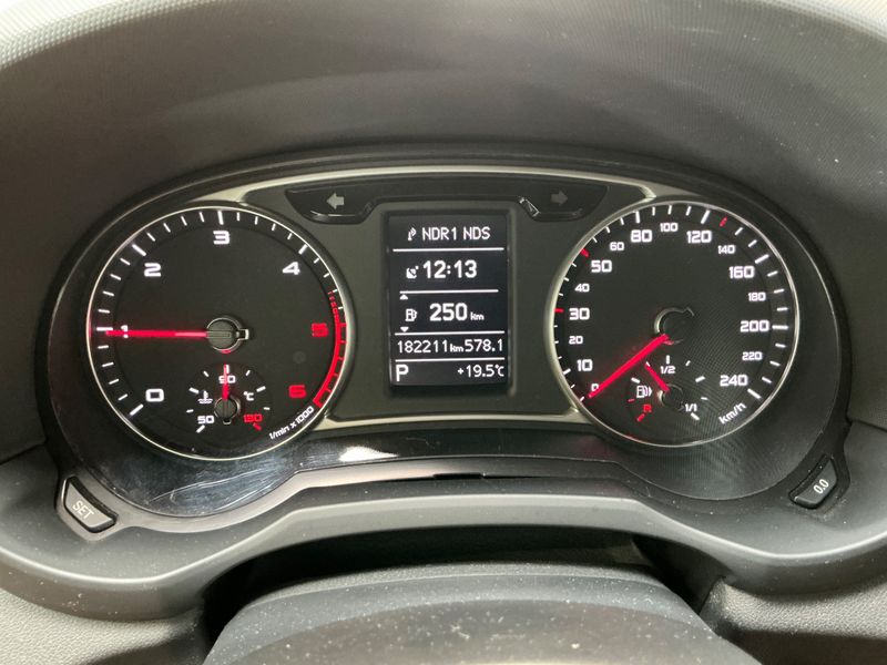 Audi A1 Sportback 1.6 TDI Ambition 2014 – снимка 18