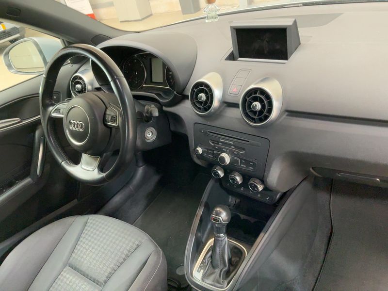 Audi A1 Sportback 1.6 TDI Ambition 2014 – снимка 17