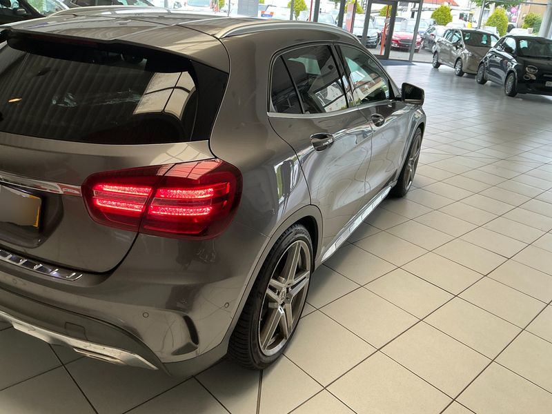 Mercedes-Benz GLA-Klasse GLA 200 AMG Line 2019 – снимка 8