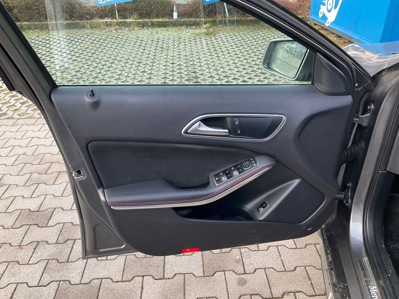 Mercedes-Benz GLA-Klasse GLA 200 AMG Line 2019 – снимка 33