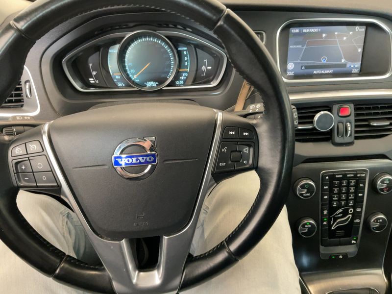 Volvo V40 1.6 D2 Momentum 2013 – снимка 18