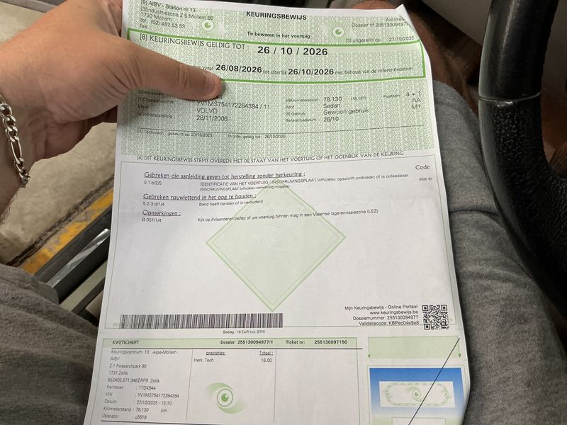 Volvo S40 2.0 D Momentum 2006 – снимка на щета
