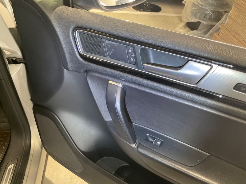 Volkswagen Touareg 3.0 V6 TDI Terrain Tech BlueMotion Tech 2015 – снимка 27
