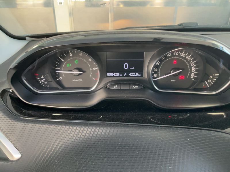 Peugeot 208 1.2 e-VTi Allure 2016 – снимка 18