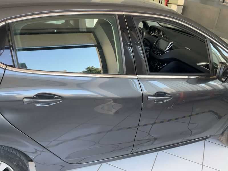 Peugeot 208 1.2 e-VTi Allure 2016 – снимка 10
