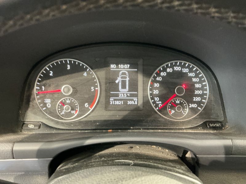 Volkswagen Touran 1.6 TDI Comfortline BlueMotion Tech 2011 – снимка 4