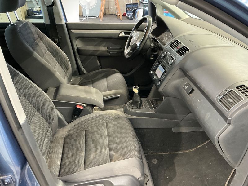Volkswagen Touran 1.6 TDI Comfortline BlueMotion Tech 2011 – снимка 3