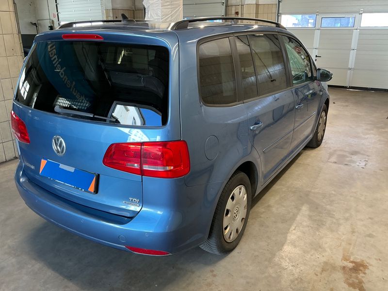 Volkswagen Touran 1.6 TDI Comfortline BlueMotion Tech 2011 – снимка 2