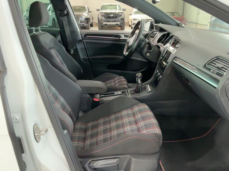 Volkswagen Golf VII 2.0 TFSI GTI "Performance" BlueMotion Tech 2015 – снимка 17