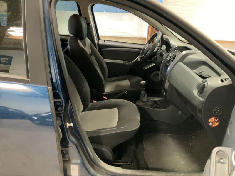 Dacia Duster 1.5 dCi SL Black Touch 4x2 2017 – снимка 11