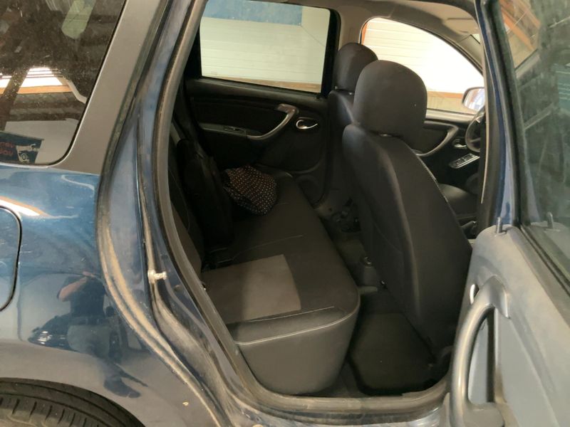 Dacia Duster 1.5 dCi SL Black Touch 4x2 2017 – снимка 14
