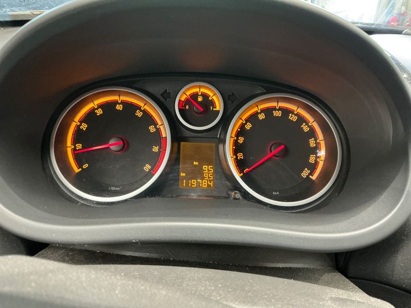 Opel Corsa 1.2 Innovation "110 Jahre" 2009 – снимка 4