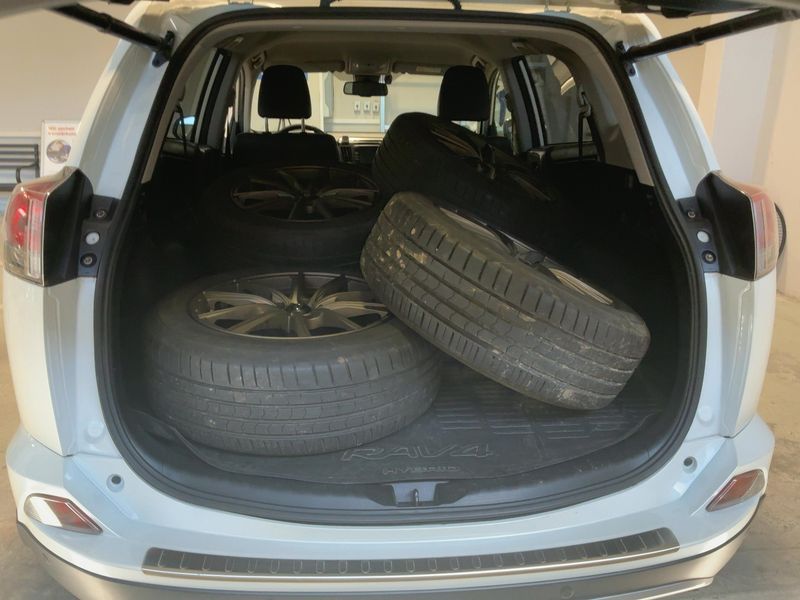 Toyota RAV 4 2.5 Hybrid Executive 2017 – снимка 16