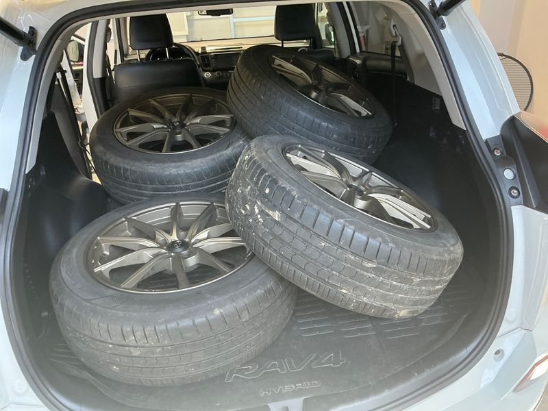 Toyota RAV 4 2.5 Hybrid Executive 2017 – снимка 15