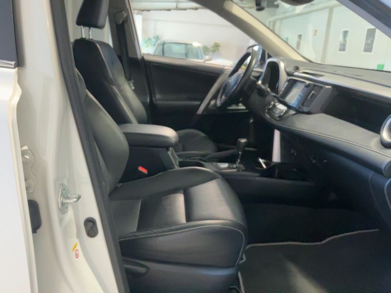 Toyota RAV 4 2.5 Hybrid Executive 2017 – снимка 17