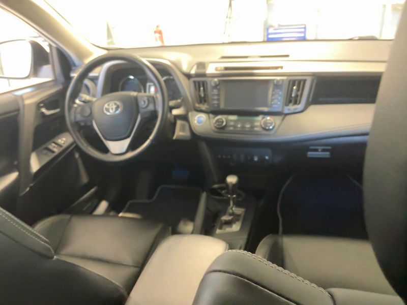Toyota RAV 4 2.5 Hybrid Executive 2017 – снимка 18