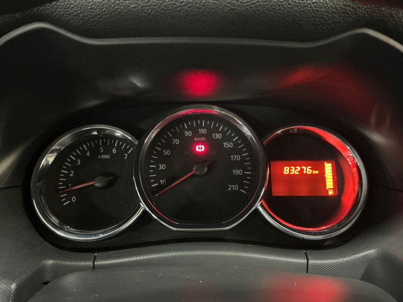 Dacia Duster 1.2 TCe Laureate 4x2 2014 – снимка 18