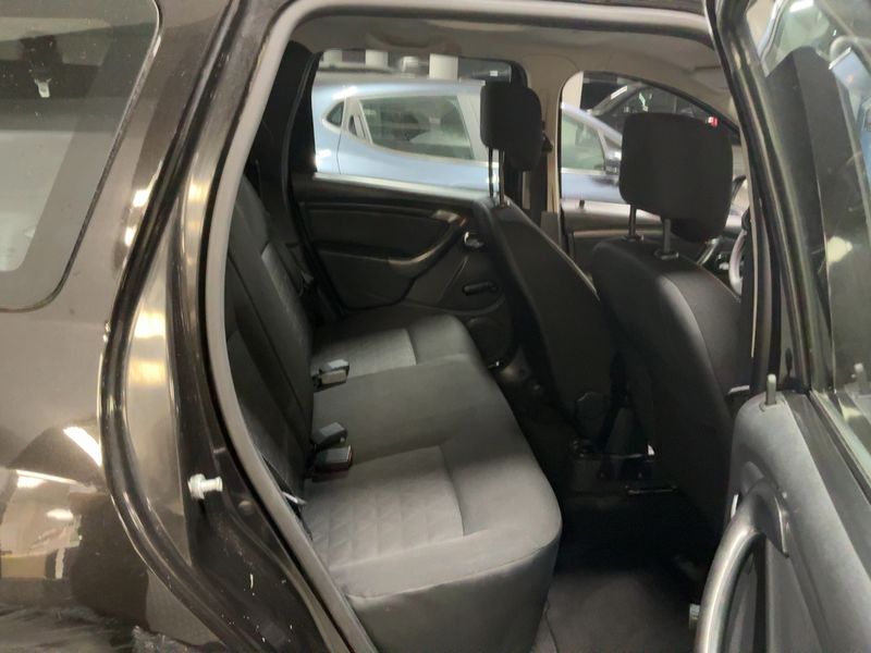 Dacia Duster 1.2 TCe Laureate 4x2 2014 – снимка 19